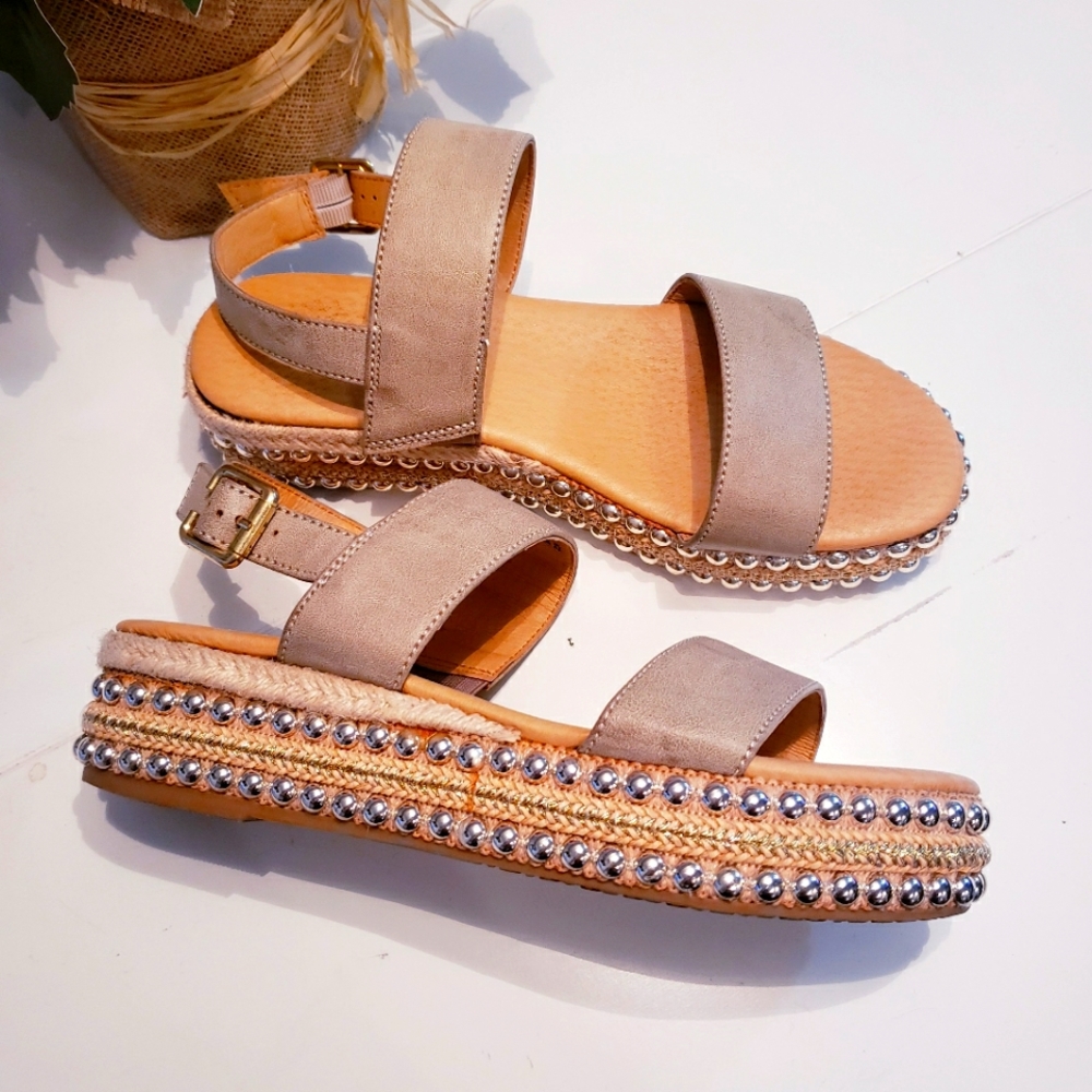 Shoes size 7